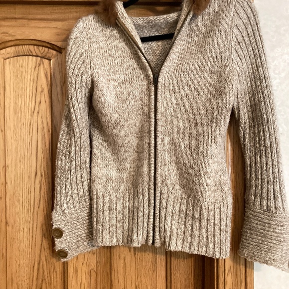 Sweater - Picture 1 of 3